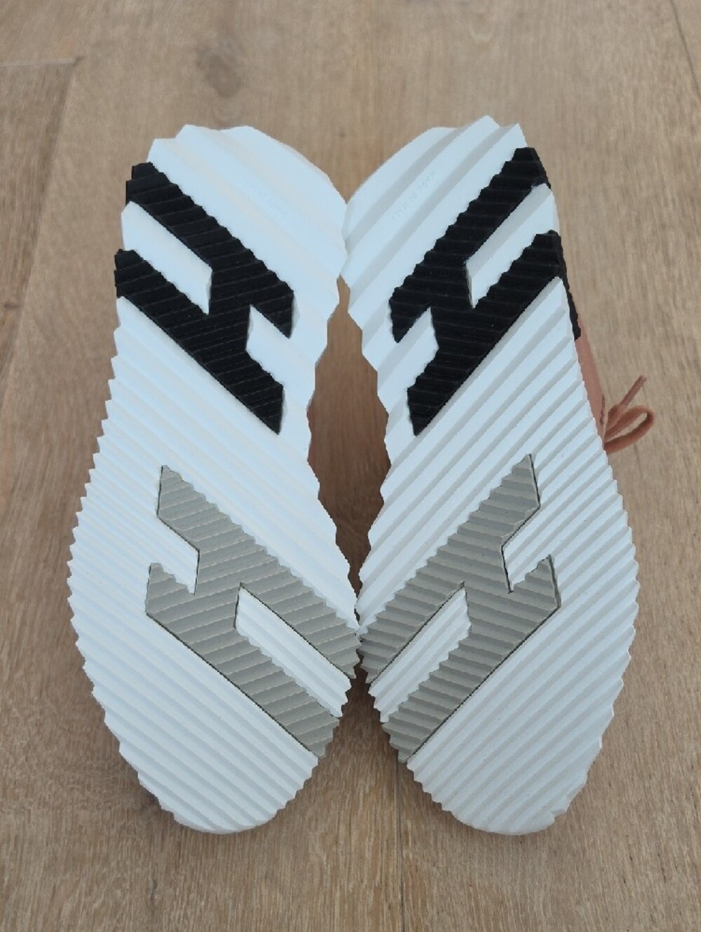 NWB Hermes Bouncing Sneakers - Picture 9 of 13